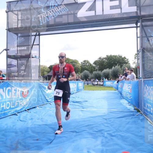 25.08.2024 - Elbe Triathlon Hamburg H.Heesch http://msf.ph/oto/6843154 25.08.2024 10:31:47 Ziel 75 meine-sportfotos.de