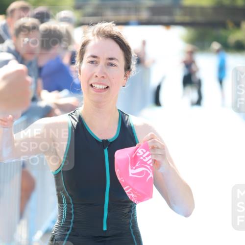 25.08.2024 - Elbe Triathlon Hamburg H.Heesch http://msf.ph/oto/6843159 25.08.2024 14:37:49 Schwimmen  meine-sportfotos.de