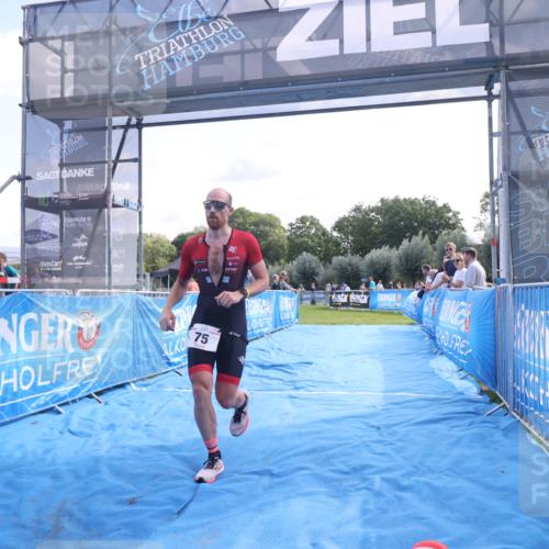 25.08.2024 - Elbe Triathlon Hamburg H.Heesch http://msf.ph/oto/6843163 25.08.2024 10:31:47 Ziel 75 meine-sportfotos.de