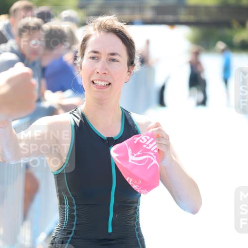 25.08.2024 - Elbe Triathlon Hamburg H.Heesch http://msf.ph/oto/6843166 25.08.2024 14:37:50 Schwimmen  meine-sportfotos.de