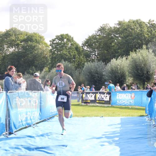 25.08.2024 - Elbe Triathlon Hamburg H.Heesch http://msf.ph/oto/6843170 25.08.2024 10:32:06 Ziel 98 meine-sportfotos.de
