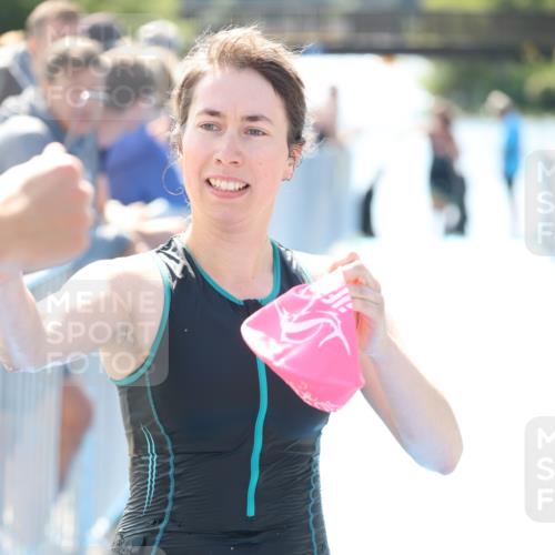 25.08.2024 - Elbe Triathlon Hamburg H.Heesch http://msf.ph/oto/6843172 25.08.2024 14:37:50 Schwimmen  meine-sportfotos.de