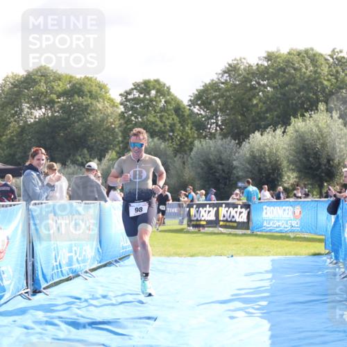25.08.2024 - Elbe Triathlon Hamburg H.Heesch http://msf.ph/oto/6843188 25.08.2024 10:32:06 Ziel 98 meine-sportfotos.de