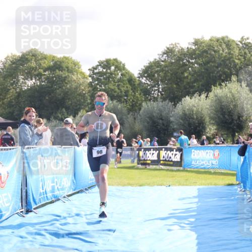 25.08.2024 - Elbe Triathlon Hamburg H.Heesch http://msf.ph/oto/6843197 25.08.2024 10:32:07 Ziel 98 meine-sportfotos.de