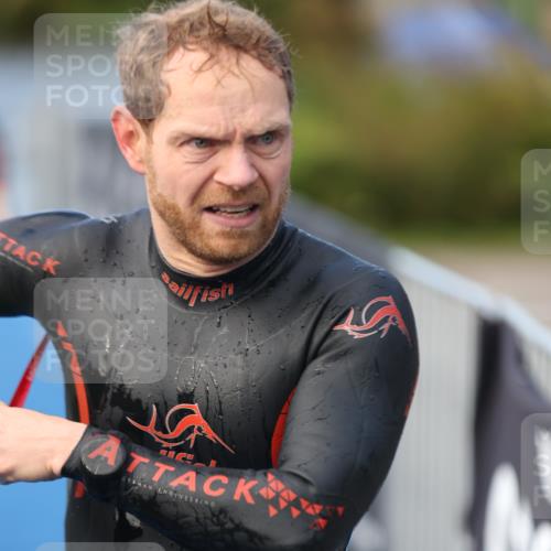 25.08.2024 - Elbe Triathlon Hamburg H.Heesch http://msf.ph/oto/6843204 25.08.2024 08:46:12 Schwimmen 123, 126, 131, 138, 149, 154, 160, 179, 184 meine-sportfotos.de