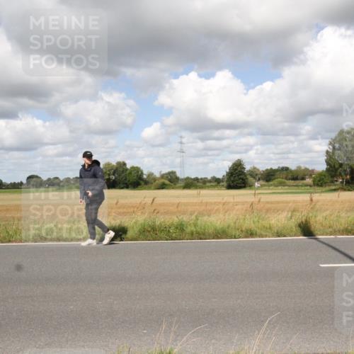 25.08.2024 - Elbe Triathlon Hamburg Fuchs,  Jonas http://msf.ph/oto/6843208 25.08.2024 11:54:35 Radfahren  meine-sportfotos.de