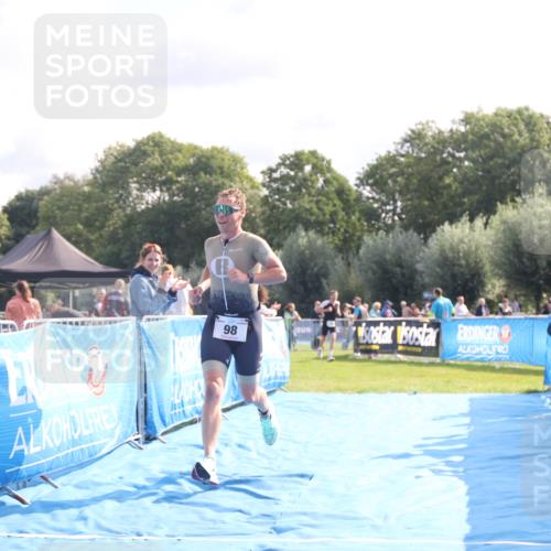 25.08.2024 - Elbe Triathlon Hamburg H.Heesch http://msf.ph/oto/6843209 25.08.2024 10:32:07 Ziel 98 meine-sportfotos.de