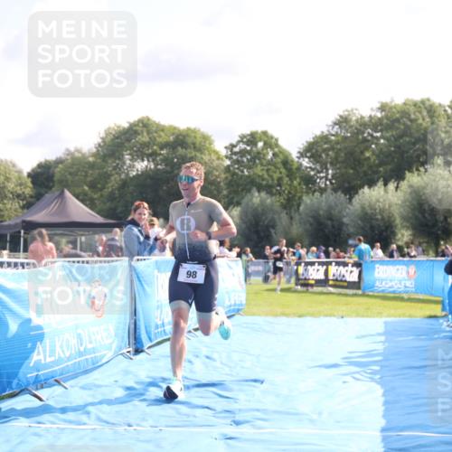 25.08.2024 - Elbe Triathlon Hamburg H.Heesch http://msf.ph/oto/6843218 25.08.2024 10:32:07 Ziel 98 meine-sportfotos.de