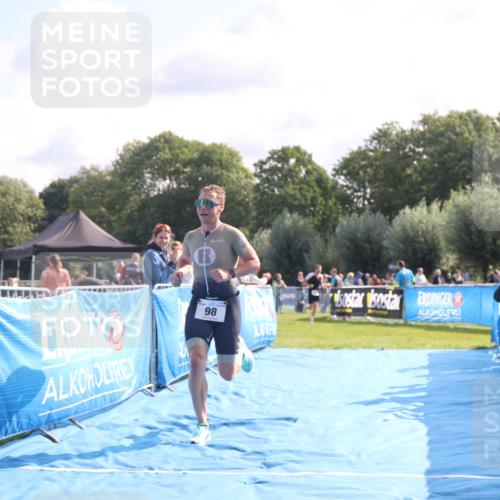 25.08.2024 - Elbe Triathlon Hamburg H.Heesch http://msf.ph/oto/6843221 25.08.2024 10:32:07 Ziel 98 meine-sportfotos.de