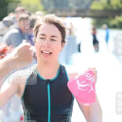 25.08.2024 - Elbe Triathlon Hamburg H.Heesch http://msf.ph/oto/6843226 25.08.2024 14:37:50 Schwimmen  meine-sportfotos.de