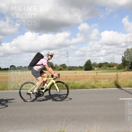 25.08.2024 - Elbe Triathlon Hamburg Fuchs,  Jonas http://msf.ph/oto/6843230 25.08.2024 11:59:30 Radfahren  meine-sportfotos.de