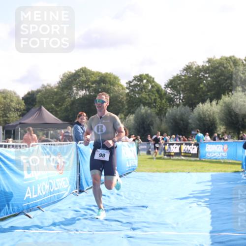 25.08.2024 - Elbe Triathlon Hamburg H.Heesch http://msf.ph/oto/6843233 25.08.2024 10:32:07 Ziel 98 meine-sportfotos.de