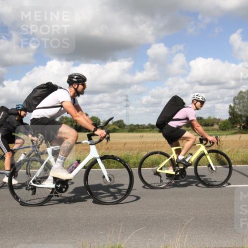 25.08.2024 - Elbe Triathlon Hamburg Fuchs,  Jonas http://msf.ph/oto/6843236 25.08.2024 11:59:30 Radfahren  meine-sportfotos.de