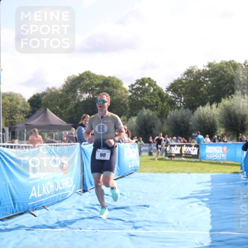 25.08.2024 - Elbe Triathlon Hamburg H.Heesch http://msf.ph/oto/6843238 25.08.2024 10:32:07 Ziel 98 meine-sportfotos.de