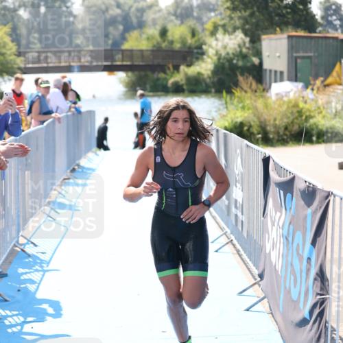 25.08.2024 - Elbe Triathlon Hamburg H.Heesch http://msf.ph/oto/6843243 25.08.2024 14:37:54 Schwimmen  meine-sportfotos.de