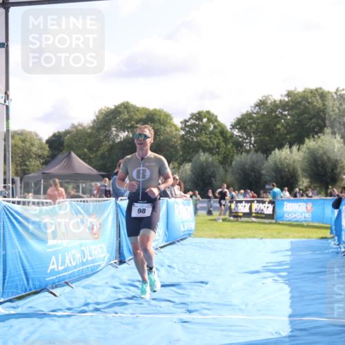 25.08.2024 - Elbe Triathlon Hamburg H.Heesch http://msf.ph/oto/6843244 25.08.2024 10:32:07 Ziel 98 meine-sportfotos.de