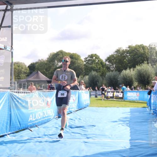 25.08.2024 - Elbe Triathlon Hamburg H.Heesch http://msf.ph/oto/6843258 25.08.2024 10:32:07 Ziel 98 meine-sportfotos.de