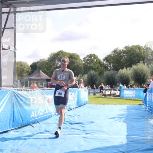 25.08.2024 - Elbe Triathlon Hamburg H.Heesch http://msf.ph/oto/6843264 25.08.2024 10:32:07 Ziel 98 meine-sportfotos.de