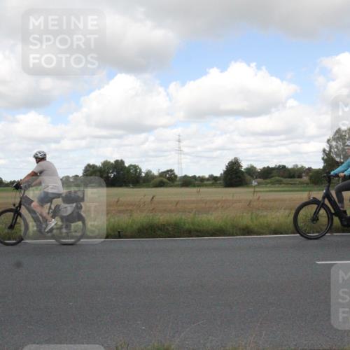 25.08.2024 - Elbe Triathlon Hamburg Fuchs,  Jonas http://msf.ph/oto/6843266 25.08.2024 12:08:46 Radfahren  meine-sportfotos.de