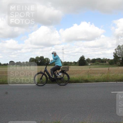 25.08.2024 - Elbe Triathlon Hamburg Fuchs,  Jonas http://msf.ph/oto/6843276 25.08.2024 12:08:47 Radfahren  meine-sportfotos.de