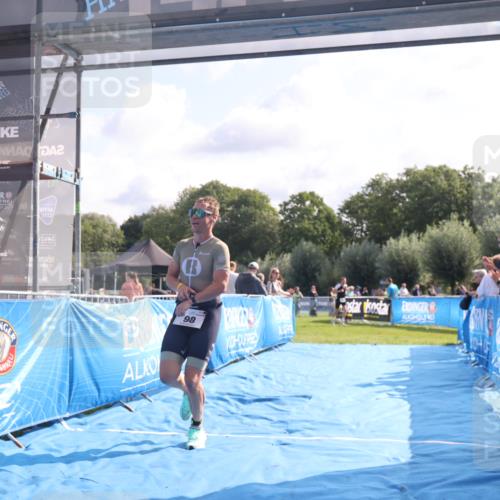 25.08.2024 - Elbe Triathlon Hamburg H.Heesch http://msf.ph/oto/6843282 25.08.2024 10:32:08 Ziel 98 meine-sportfotos.de