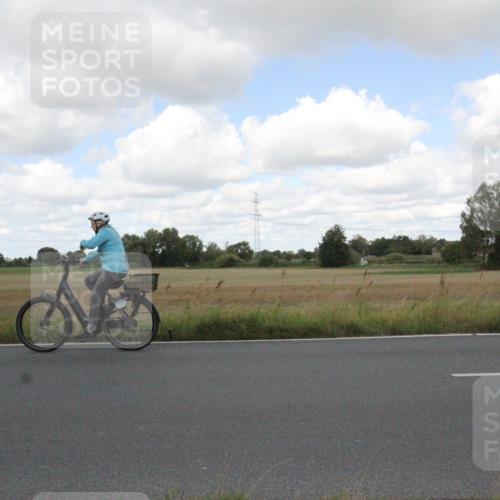 25.08.2024 - Elbe Triathlon Hamburg Fuchs,  Jonas http://msf.ph/oto/6843284 25.08.2024 12:08:47 Radfahren  meine-sportfotos.de
