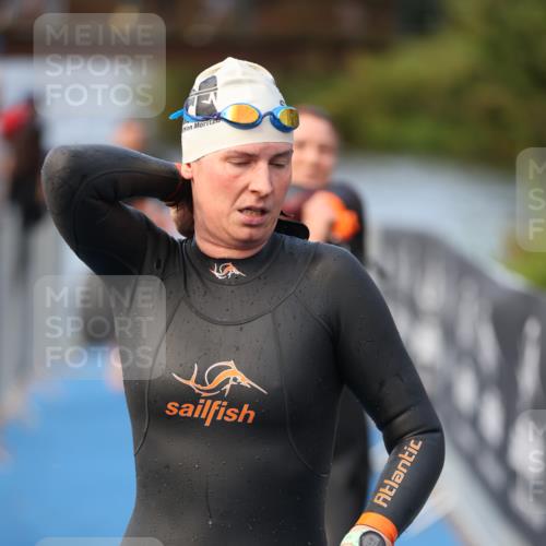 25.08.2024 - Elbe Triathlon Hamburg H.Heesch http://msf.ph/oto/6843286 25.08.2024 08:46:14 Schwimmen 123, 126, 131, 138, 149, 154, 160, 179, 184 meine-sportfotos.de