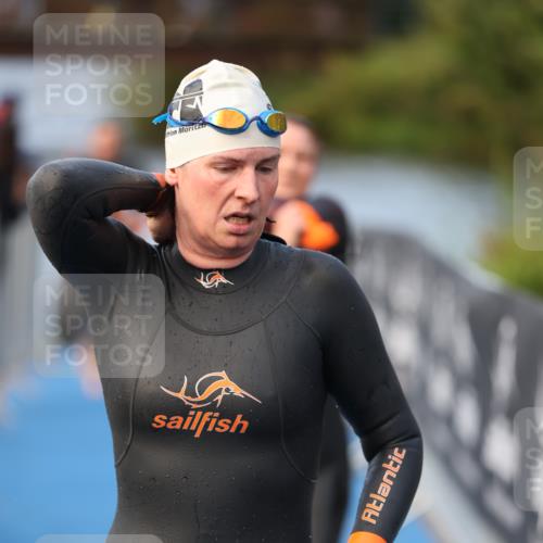 25.08.2024 - Elbe Triathlon Hamburg H.Heesch http://msf.ph/oto/6843292 25.08.2024 08:46:14 Schwimmen 123, 126, 131, 138, 149, 154, 160, 179, 184 meine-sportfotos.de