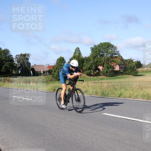 25.08.2024 - Elbe Triathlon Hamburg Fuchs,  Jonas http://msf.ph/oto/6843317 25.08.2024 09:42:11 Radfahren 262, 358, 485, 398 meine-sportfotos.de