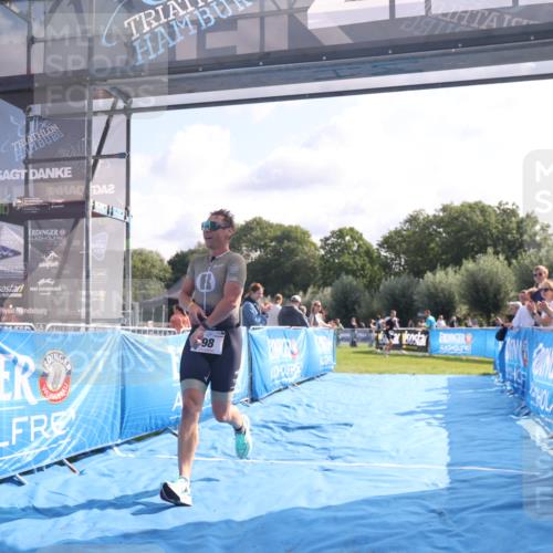 25.08.2024 - Elbe Triathlon Hamburg H.Heesch http://msf.ph/oto/6843319 25.08.2024 10:32:08 Ziel 98 meine-sportfotos.de
