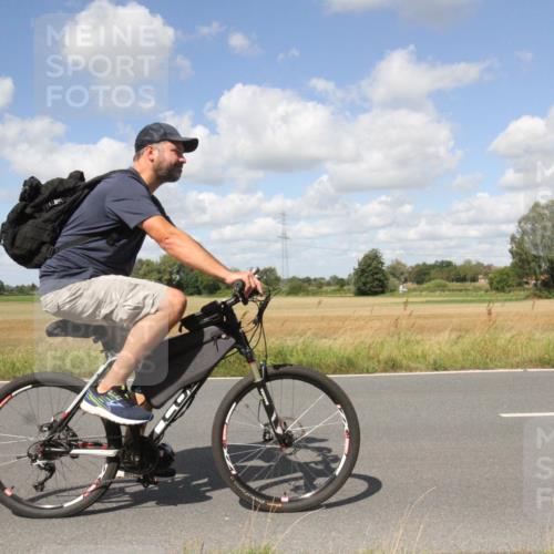 25.08.2024 - Elbe Triathlon Hamburg Fuchs,  Jonas http://msf.ph/oto/6843320 25.08.2024 12:24:31 Radfahren  meine-sportfotos.de