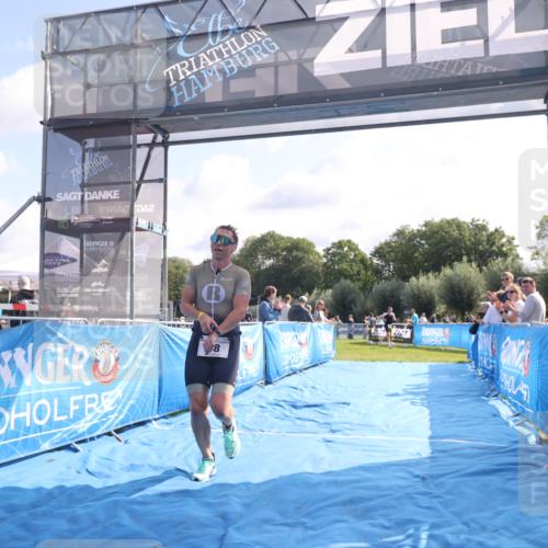 25.08.2024 - Elbe Triathlon Hamburg H.Heesch http://msf.ph/oto/6843342 25.08.2024 10:32:08 Ziel 98 meine-sportfotos.de