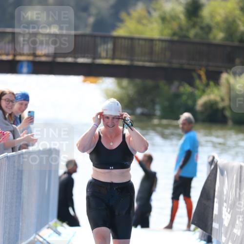 25.08.2024 - Elbe Triathlon Hamburg H.Heesch http://msf.ph/oto/6843421 25.08.2024 14:38:32 Schwimmen  meine-sportfotos.de