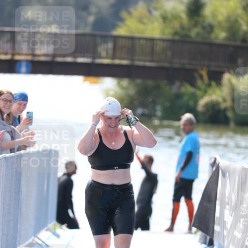 25.08.2024 - Elbe Triathlon Hamburg H.Heesch http://msf.ph/oto/6843437 25.08.2024 14:38:32 Schwimmen  meine-sportfotos.de