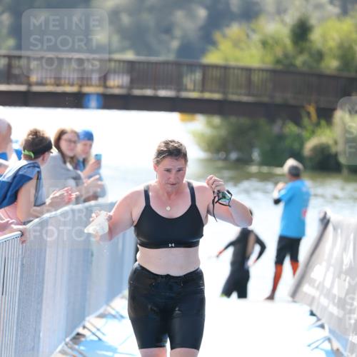 25.08.2024 - Elbe Triathlon Hamburg H.Heesch http://msf.ph/oto/6843459 25.08.2024 14:38:33 Schwimmen  meine-sportfotos.de