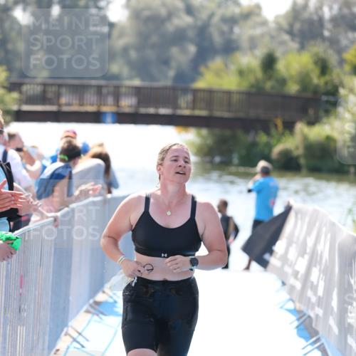 25.08.2024 - Elbe Triathlon Hamburg H.Heesch http://msf.ph/oto/6843477 25.08.2024 14:38:34 Schwimmen  meine-sportfotos.de
