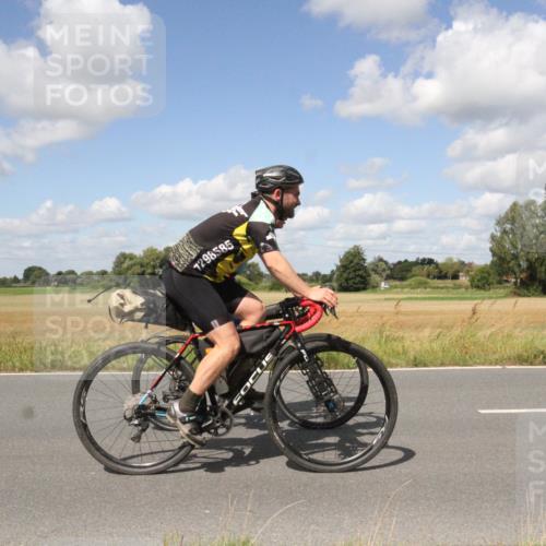 25.08.2024 - Elbe Triathlon Hamburg Fuchs,  Jonas http://msf.ph/oto/6843485 25.08.2024 12:35:00 Radfahren  meine-sportfotos.de