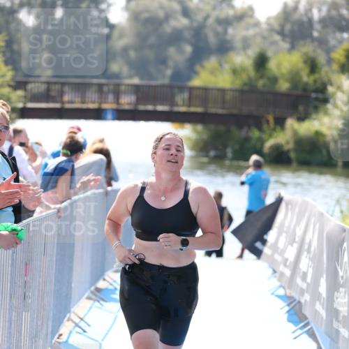 25.08.2024 - Elbe Triathlon Hamburg H.Heesch http://msf.ph/oto/6843496 25.08.2024 14:38:35 Schwimmen  meine-sportfotos.de