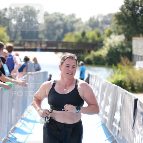 25.08.2024 - Elbe Triathlon Hamburg H.Heesch http://msf.ph/oto/6843507 25.08.2024 14:38:36 Schwimmen  meine-sportfotos.de