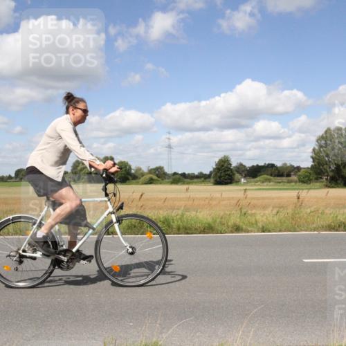 25.08.2024 - Elbe Triathlon Hamburg Fuchs,  Jonas http://msf.ph/oto/6843513 25.08.2024 12:39:49 Radfahren  meine-sportfotos.de