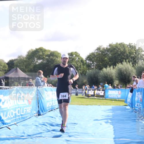 25.08.2024 - Elbe Triathlon Hamburg H.Heesch http://msf.ph/oto/6843519 25.08.2024 10:32:39 Ziel 164 meine-sportfotos.de
