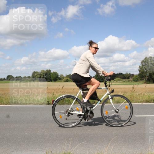 25.08.2024 - Elbe Triathlon Hamburg Fuchs,  Jonas http://msf.ph/oto/6843522 25.08.2024 12:39:49 Radfahren  meine-sportfotos.de