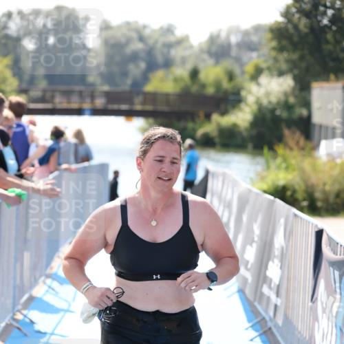 25.08.2024 - Elbe Triathlon Hamburg H.Heesch http://msf.ph/oto/6843523 25.08.2024 14:38:36 Schwimmen  meine-sportfotos.de