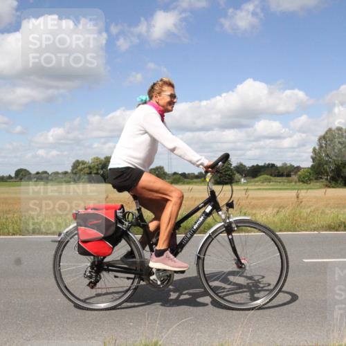 25.08.2024 - Elbe Triathlon Hamburg Fuchs,  Jonas http://msf.ph/oto/6843540 25.08.2024 12:39:51 Radfahren  meine-sportfotos.de