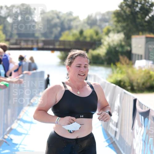 25.08.2024 - Elbe Triathlon Hamburg H.Heesch http://msf.ph/oto/6843553 25.08.2024 14:38:36 Schwimmen  meine-sportfotos.de