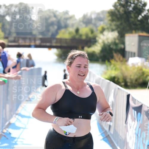 25.08.2024 - Elbe Triathlon Hamburg H.Heesch http://msf.ph/oto/6843561 25.08.2024 14:38:36 Schwimmen  meine-sportfotos.de