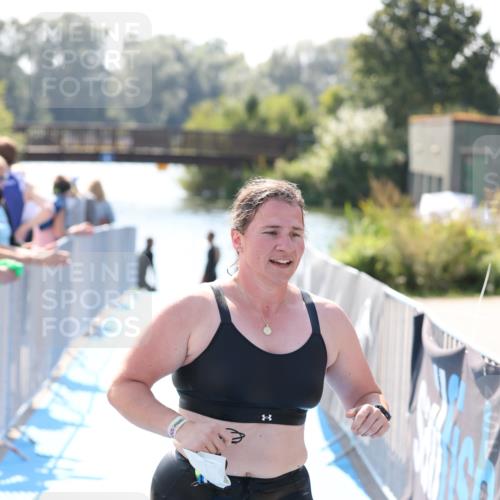 25.08.2024 - Elbe Triathlon Hamburg H.Heesch http://msf.ph/oto/6843564 25.08.2024 14:38:36 Schwimmen  meine-sportfotos.de