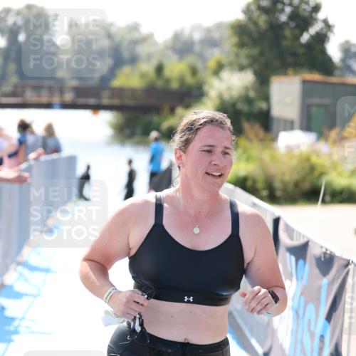 25.08.2024 - Elbe Triathlon Hamburg H.Heesch http://msf.ph/oto/6843584 25.08.2024 14:38:36 Schwimmen  meine-sportfotos.de