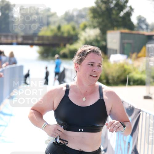 25.08.2024 - Elbe Triathlon Hamburg H.Heesch http://msf.ph/oto/6843602 25.08.2024 14:38:37 Schwimmen  meine-sportfotos.de