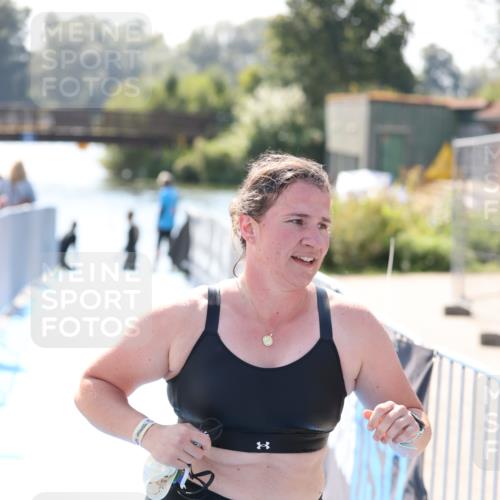 25.08.2024 - Elbe Triathlon Hamburg H.Heesch http://msf.ph/oto/6843608 25.08.2024 14:38:37 Schwimmen  meine-sportfotos.de